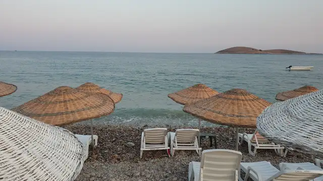 beach-uhd_3840_2160_30fps